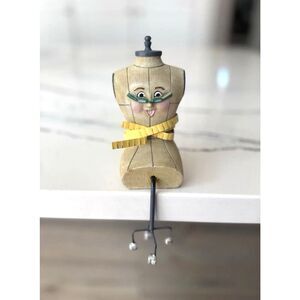WMG Anthropomorphic Face Sewing Craft Shelf Sitter Smiling Dress Form